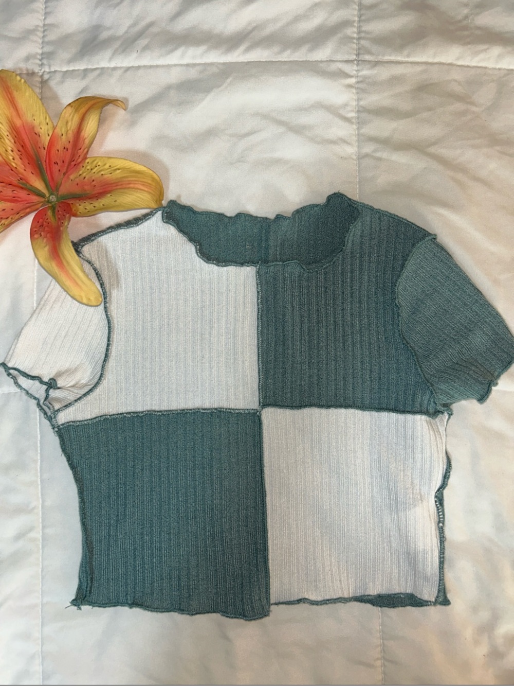 Amazon Kids Short Sleeve Cropped Colorblock Ribbed Tee in Teal and White